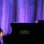 Thần đồng piano Ryan Wang biểu diễn tặng fan hâm mộ 101 tuổi