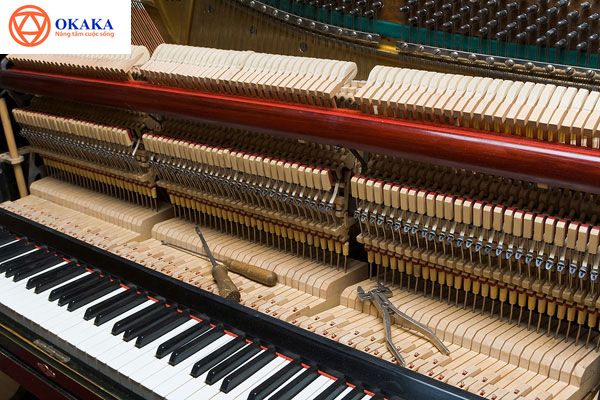 Một trong những vấn đề lớn nhất trong việc bảo dưỡng đàn piano chuyên nghiệp đó chính là lên dây đàn piano sau một thời gian sử dụng. Thực tế, việc này không hề đơn giản, vì nếu lên dây piano không đúng cách sẽ dễ phá hỏng cấu trúc của đàn. Bài viết dưới đây OKAKA Music sẽ giới thiệu những thông tin cần thiết xung quanh việc lên dây đàn piano và tại sao nhiều khách hàng lại tin chọn OKAKA Music trong việc cung cấp dịch vụ chỉnh dây đàn piano.