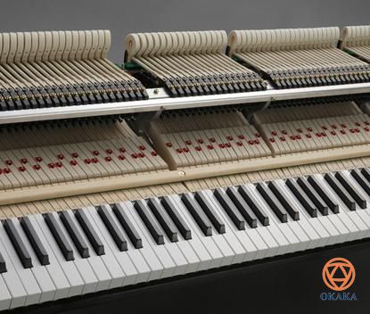 Được thiết kế theo kích thước phổ biến nhất của một cây “grand piano cổ điển”, đàn piano cơ Kawai GL-40 có chiều dài lớn hơn so với những cây đàn piano cùng loại để mang đến sự cộng hưởng tiếng bass tuyệt vời hơn và tăng cường sự thể hiện âm thanh.