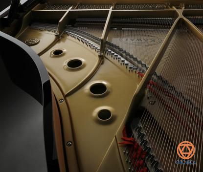 Được thiết kế theo kích thước phổ biến nhất của một cây “grand piano cổ điển”, đàn piano cơ Kawai GL-40 có chiều dài lớn hơn so với những cây đàn piano cùng loại để mang đến sự cộng hưởng tiếng bass tuyệt vời hơn và tăng cường sự thể hiện âm thanh.