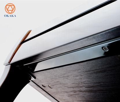 Đàn upright piano Kawai K-400 với chiều cao 122 cm độc đáo và hữu ích có giá nhạc được thiết kế theo kiểu grand piano giúp đặt bản nhạc trong tầm mắt và cung cấp một giá đỡ vững chắc cho các bản nhạc cũng như sách nhạc quá khổ. Nắp đàn hai bản lề càng tăng thêm sức hấp dẫn đặc biệt cho cây đàn.